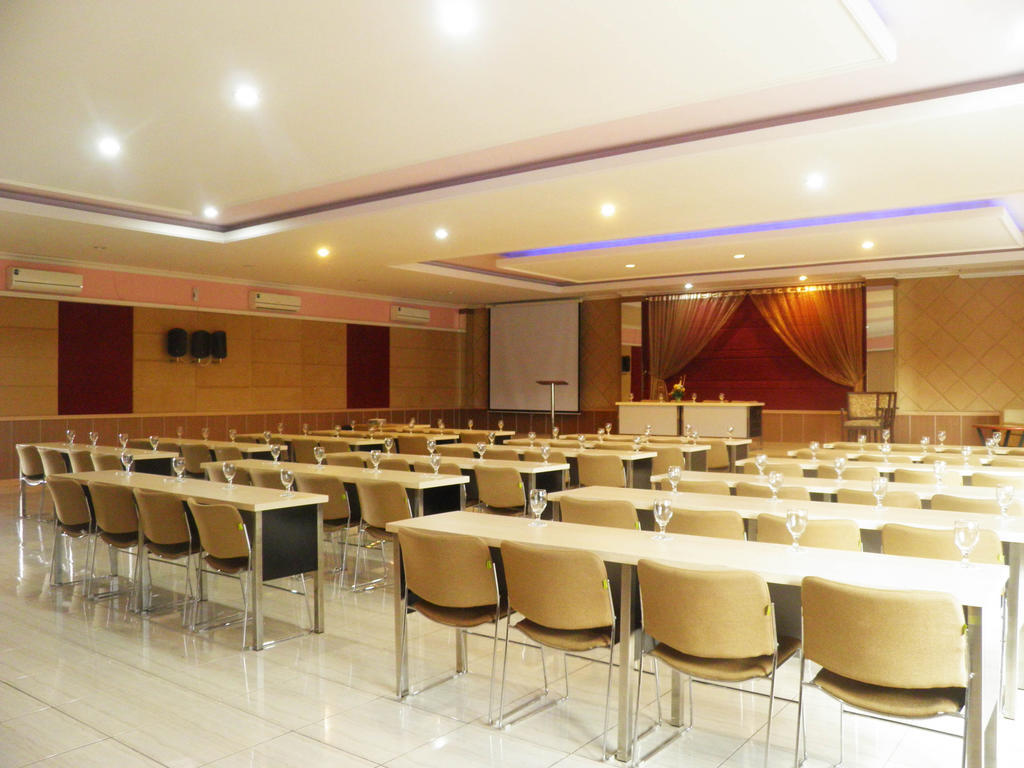 Hotel C3 Semarang Zewnętrze zdjęcie